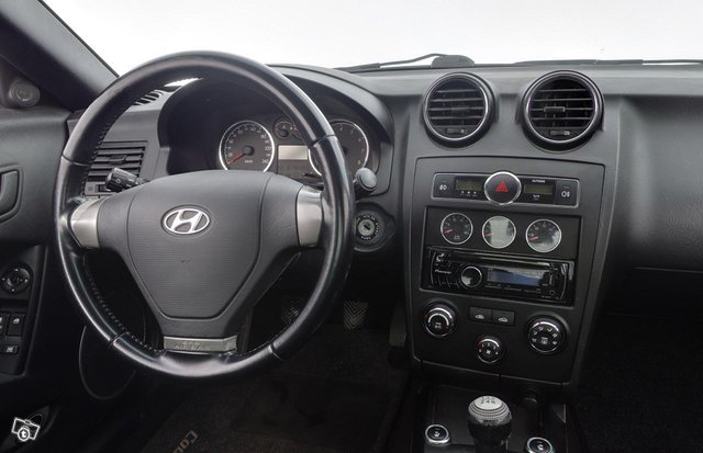 Hyundai Coupe 4