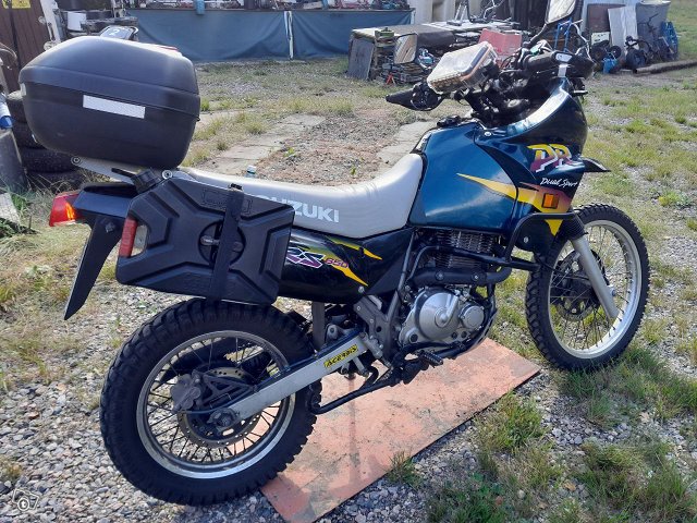 Suzuki DR 650 RSE 3