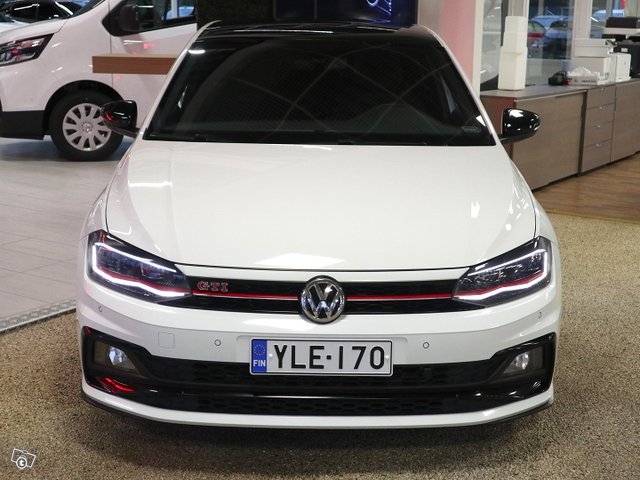 VOLKSWAGEN Polo 5