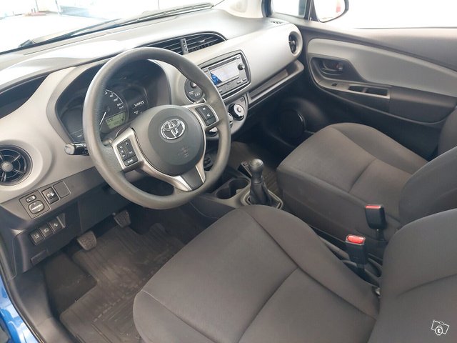 Toyota Yaris 6