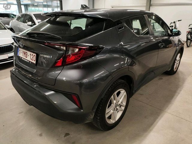 Toyota C-HR 2