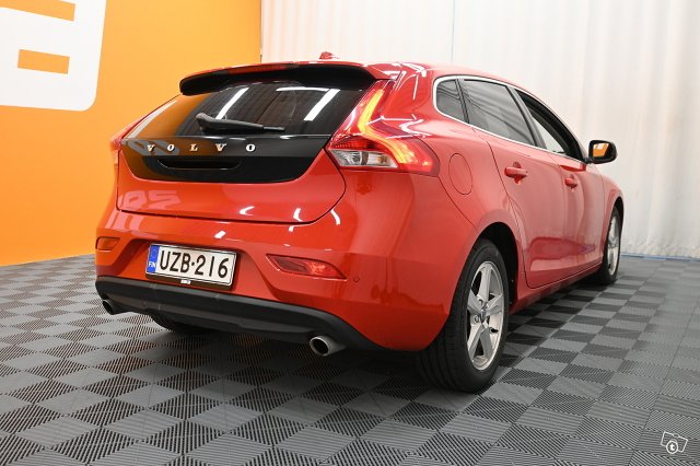 Volvo V40 8