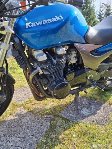 Kawasaki ZR-7 17