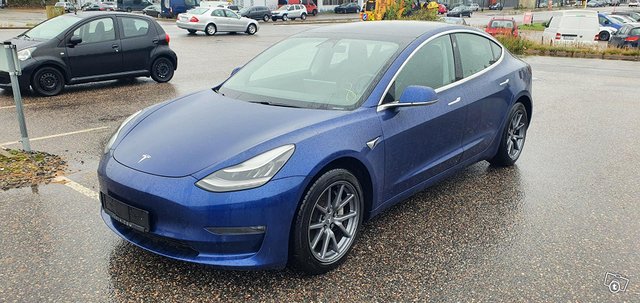 Tesla Model 3 1