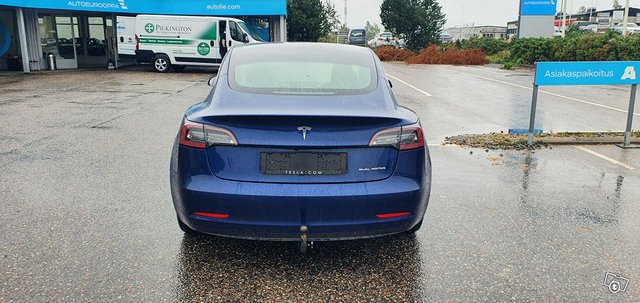 Tesla Model 3 12