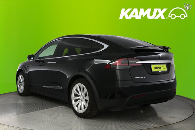 Tesla Model X 5