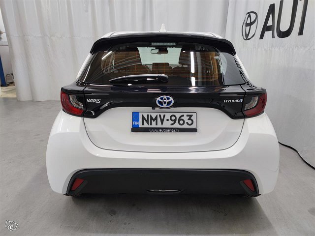 Toyota Yaris 5