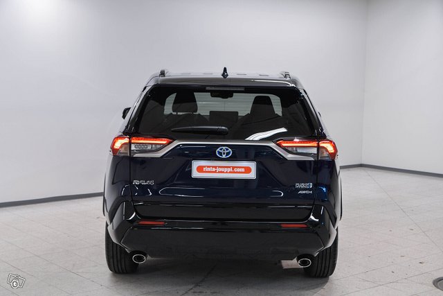 Toyota RAV4 Plug-in 6