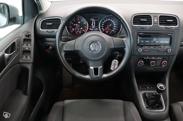 Volkswagen Golf 24