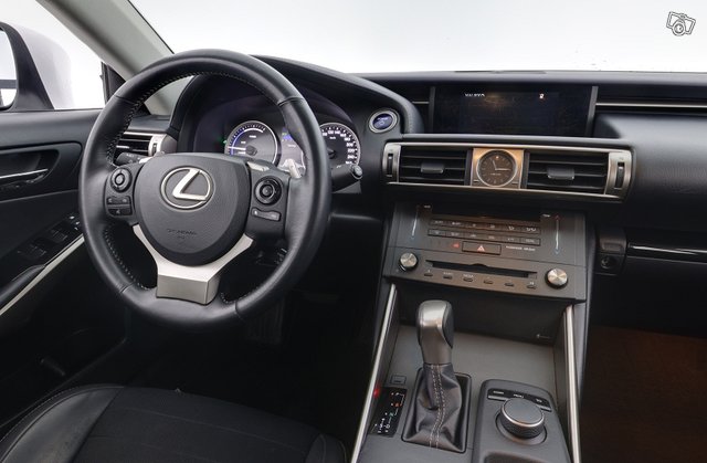 Lexus IS 11