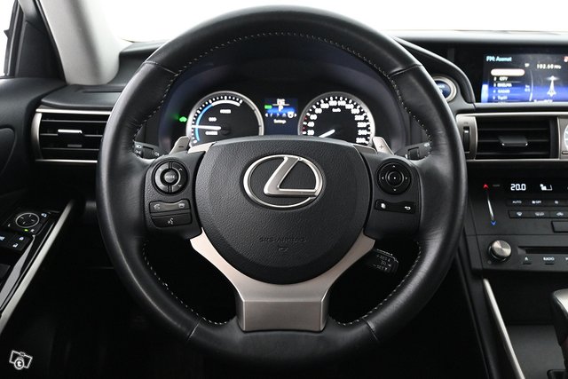 Lexus IS 21