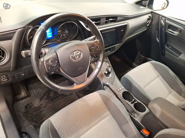 Toyota Auris 7