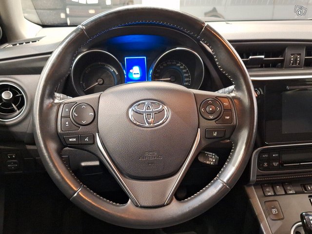 Toyota Auris 8