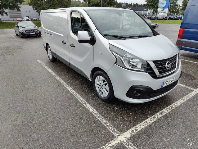 Nissan NV300 1