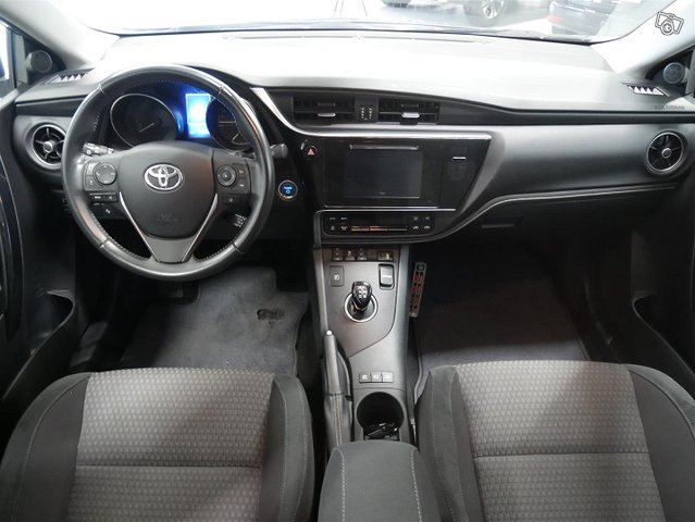 TOYOTA Auris 10