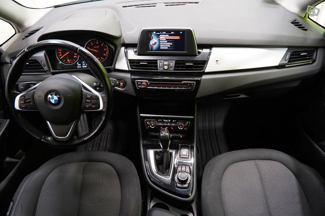 BMW 216 8