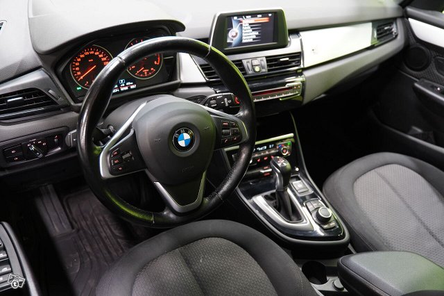 BMW 216 11