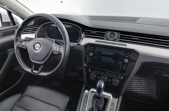 Volkswagen Passat 9