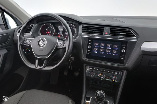 Volkswagen Tiguan 9