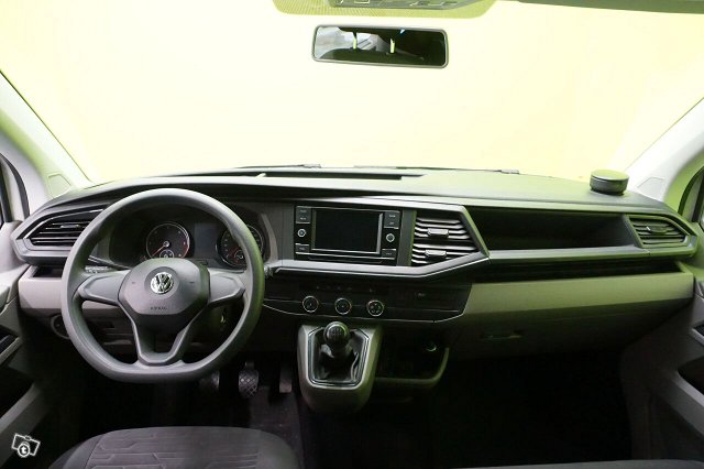 Volkswagen Caravelle 8