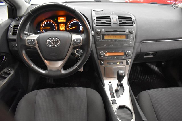 Toyota Avensis 5