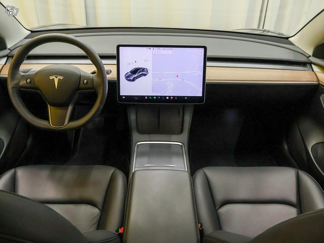 Tesla Model 3 11