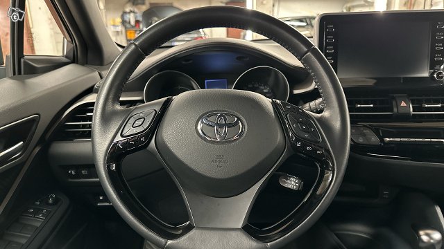 Toyota C-HR 12