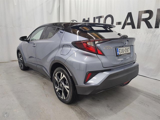 Toyota C-HR 4