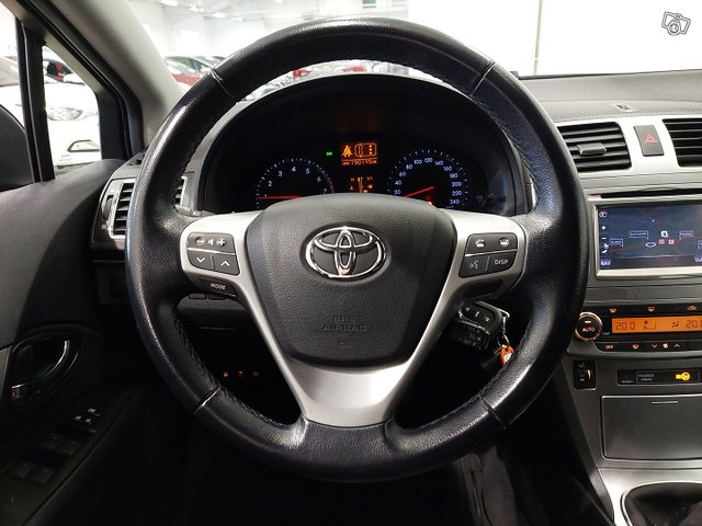 Toyota Avensis 17