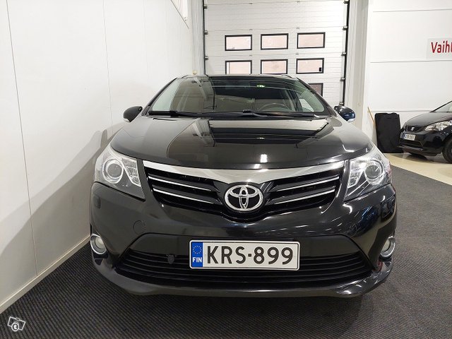 Toyota Avensis 19