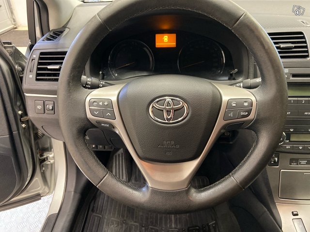 Toyota Avensis 12