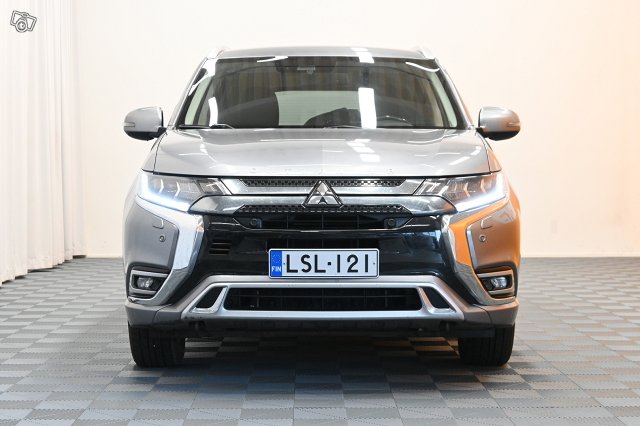 Mitsubishi Outlander 2