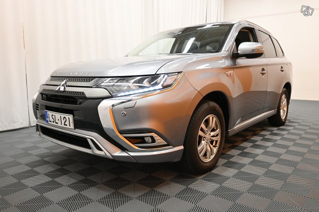 Mitsubishi Outlander 4