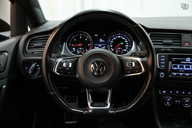 Volkswagen Golf 12