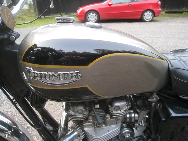 Triumph Bonneville Electro 11