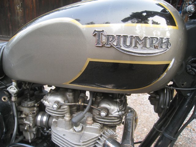 Triumph Bonneville Electro 12