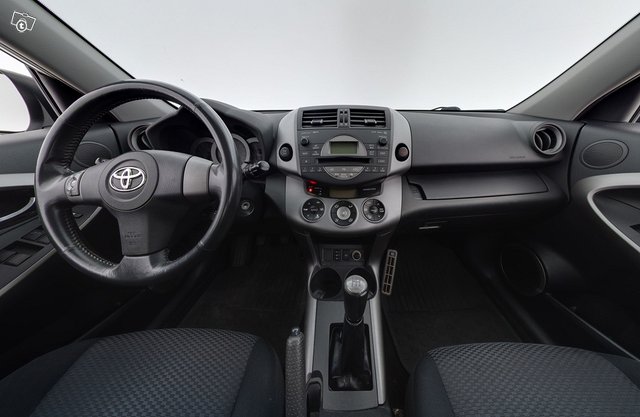 Toyota RAV4 11