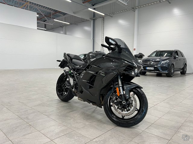 Kawasaki Ninja H2 SX 2