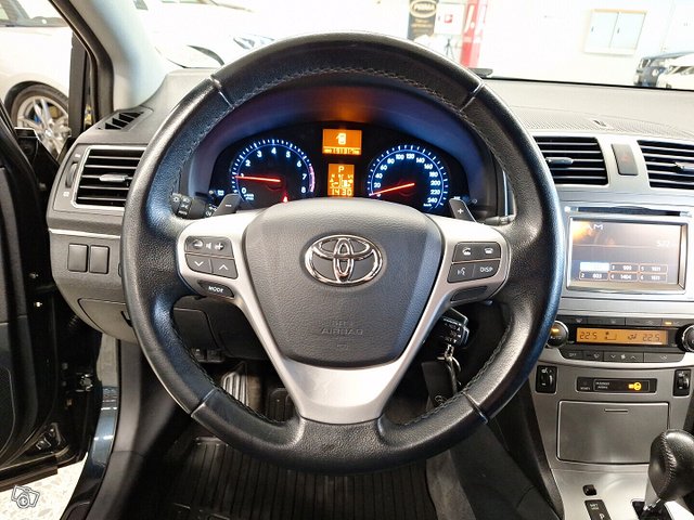 Toyota Avensis 25