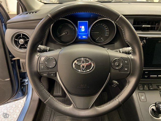 Toyota Auris 12