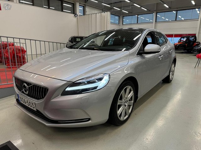 Volvo V40 1