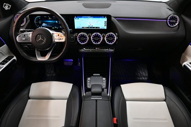 Mercedes-Benz GLA 13