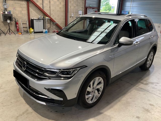 VOLKSWAGEN TIGUAN 1