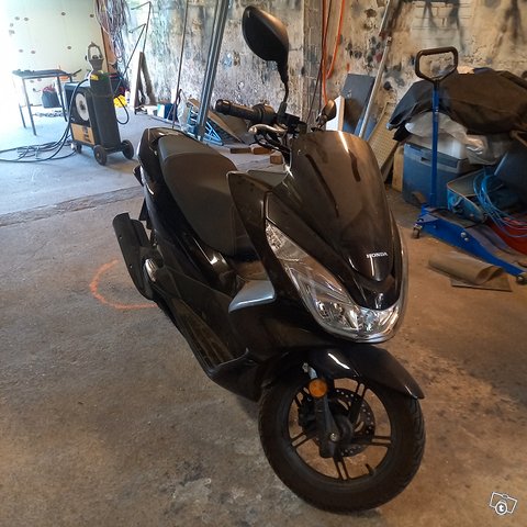 Honda skootteri 125 cc 1