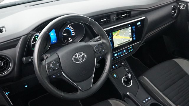 Toyota Auris 9