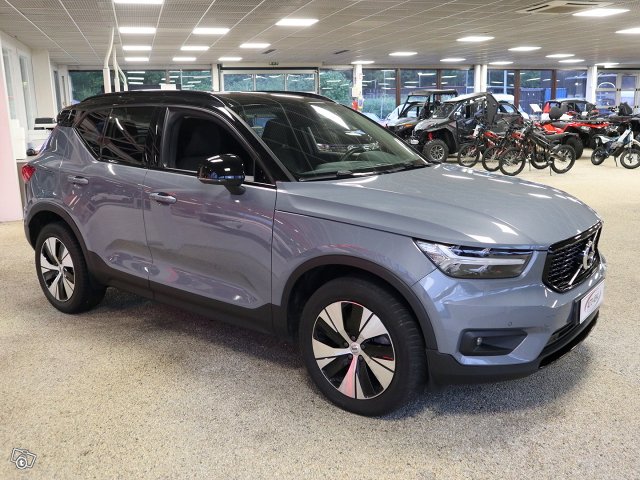 VOLVO XC40 2