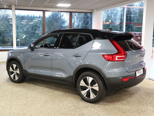 VOLVO XC40 4