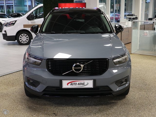 VOLVO XC40 5