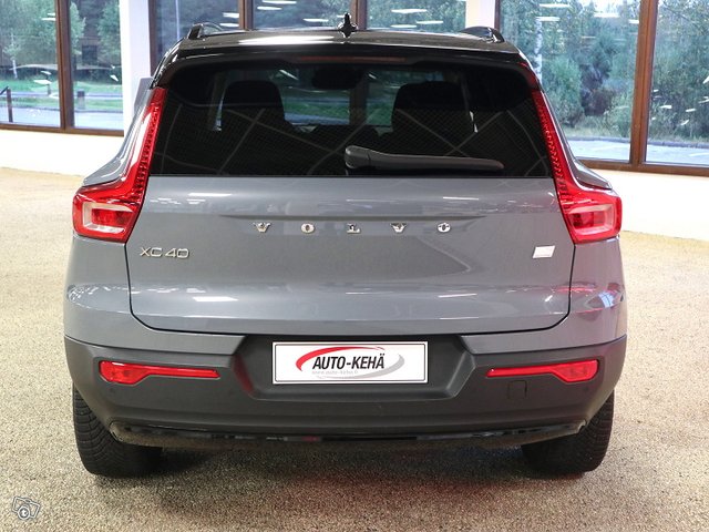 VOLVO XC40 6