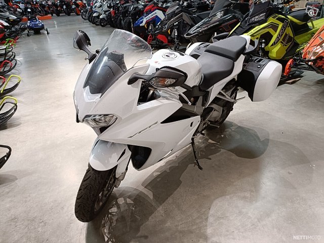 Honda VFR 8